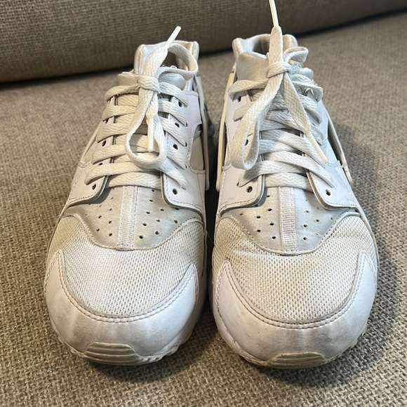 Nike Huaraches - Picture 2 of 4